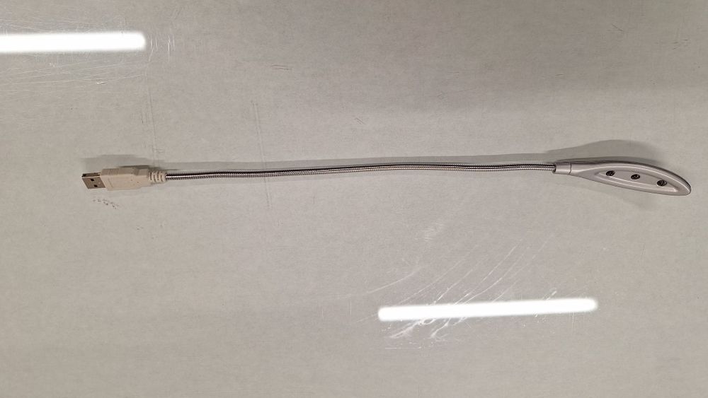 Продавам микрофон Genius и USB лампа