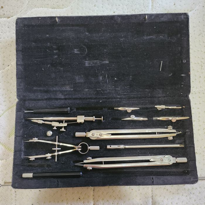 Три комплекта пергели