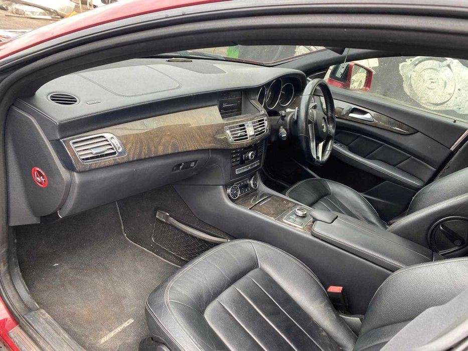 Dezmembrez mercedes cls w218 350d AMG/bara cls/far ils/capota/aripa/