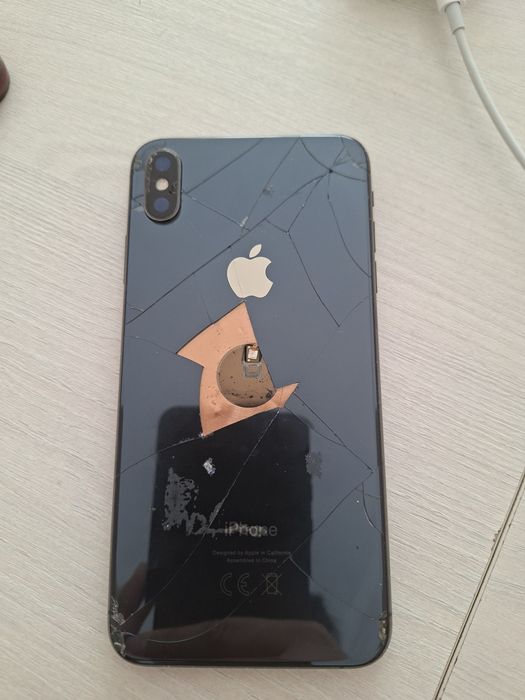 Продам IPhone XS MAX