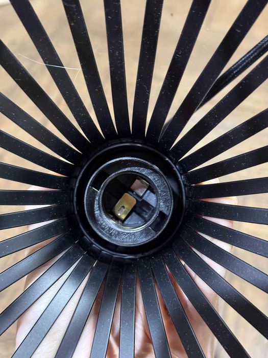 Lustra metalica Jysk, Ferdus