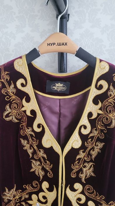 Нұр Шахтың қазақша бешпенті сатылады.