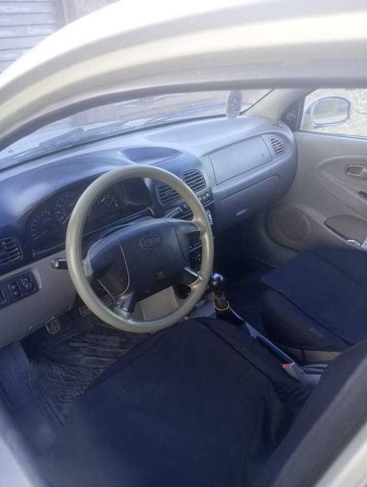 KIA BENZINA an 2004 in stare perfecta