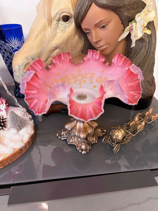 Fructiera cu picior de argint