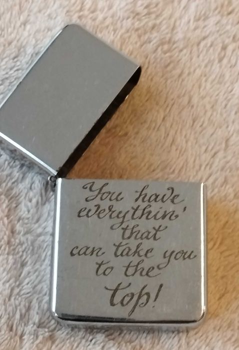 Порцеланов пепелник.Бензинови и газови запалки.