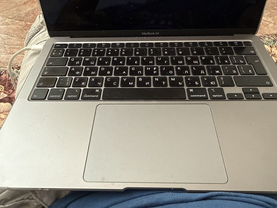 Продаю Macbook Air 13