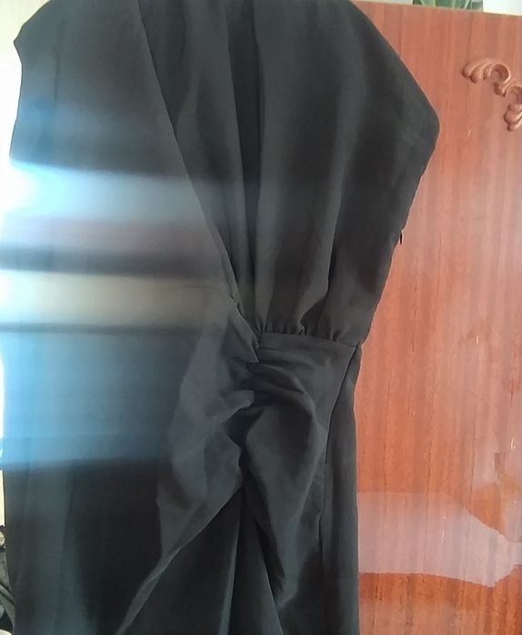 Продаю платья срочно.