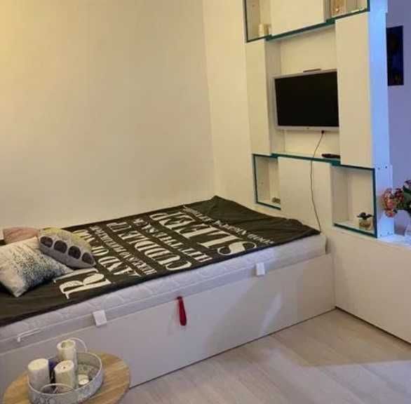 Дава се под наем Двустаен апартамент в Бургас, Център - 70 кв.м за 255 € - Снимка #2