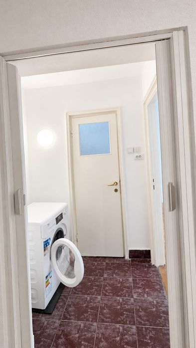 Vand apartament cu 2 camere zona Victoriei