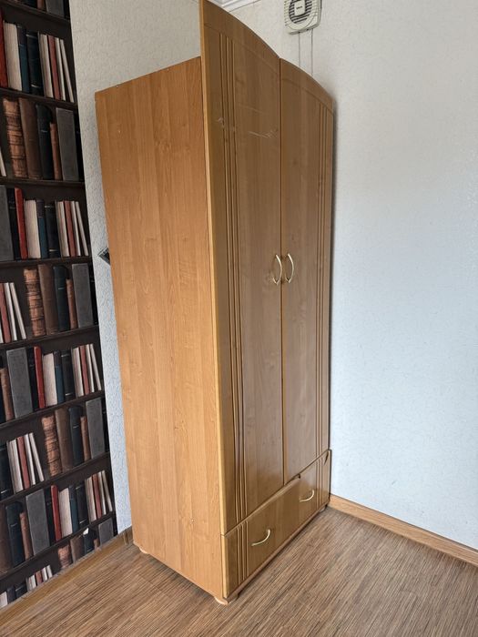 Продам по 2000 тг разную мебель