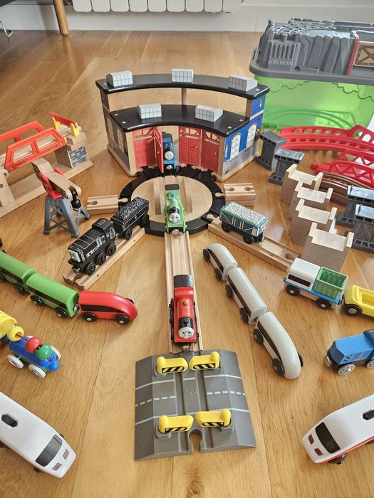 Дървено влакче Голям сет Томас Brio, Hape