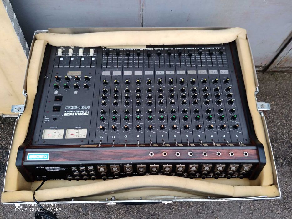 електронен аналогов мишпулт- смесителен пулт, MONARCH MMX 1200