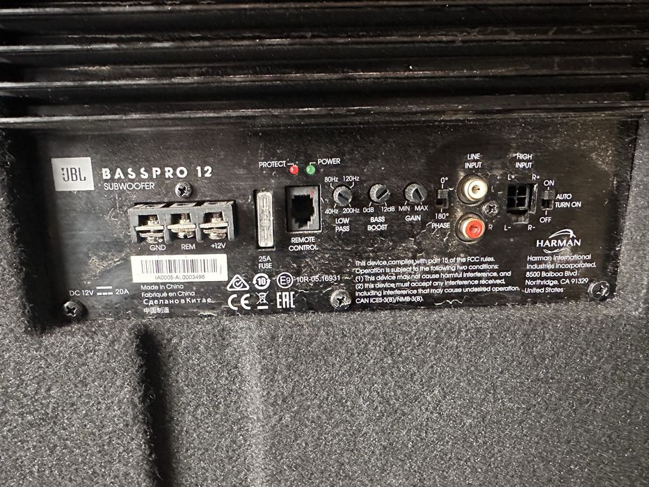 Продам Сабвуфер jbl