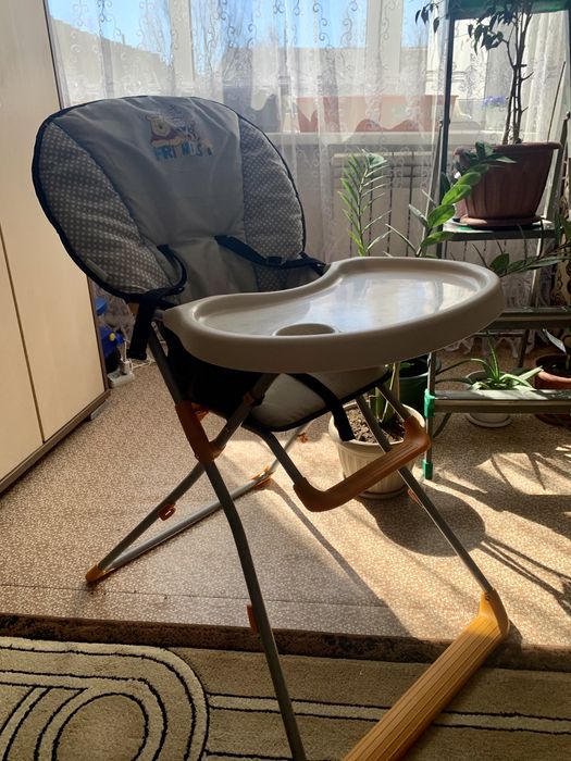 Детский стульчик для кормления