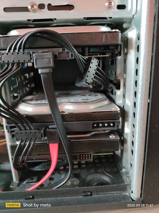 Intel Core i7 / 32 GB RAM / nVidia GTX 750 / 250 GB SSD / Wi-Fi