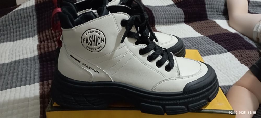 Утепленные ботинки