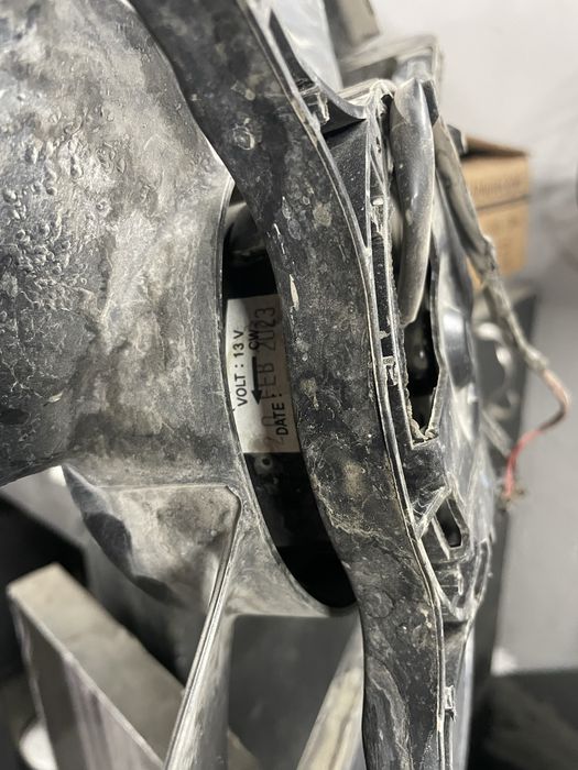 Вентилятор охлаждения от жентры большой. Не дополнительный