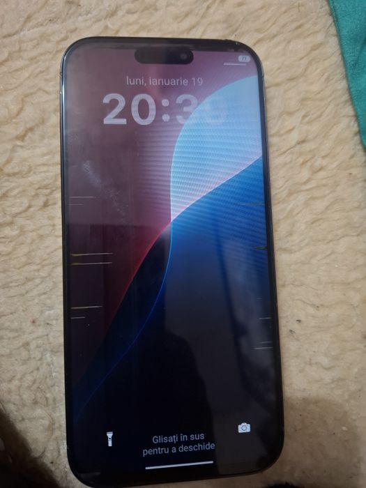 Vând iphone are niște liniuțe pe ecran dar merge ecranu detali în priv