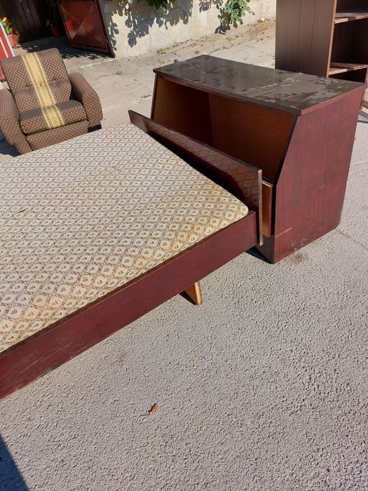 Разтегателен диван приста с ракла футиол.