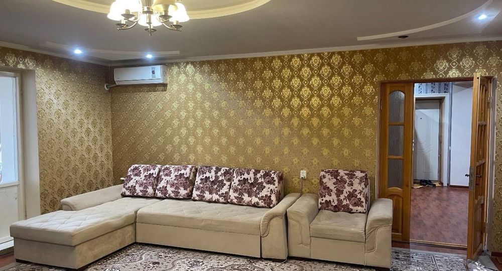 Продается квартира.  Чиланзар 14. Банковская 4 комнаты