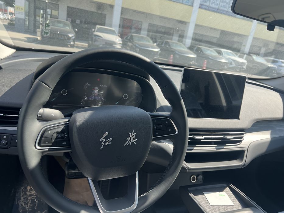 Hongqi E-QM 5 2025 Yil. Naqd pul va Halol nasiya asosida