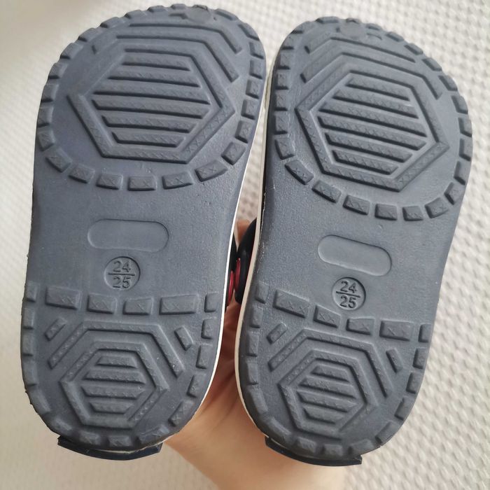 Сланцы на мальчика (24 размер)