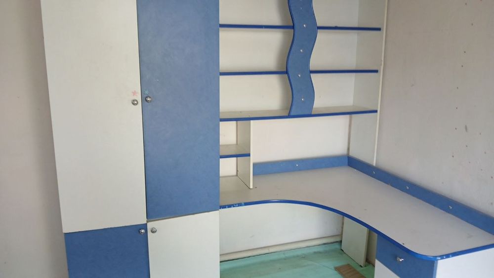 Shkaf holati juda yaxshi bolalar va kattalarga ham yaxshi  pulilaga