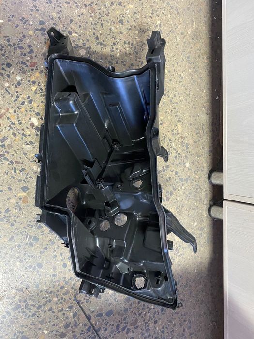 Корпус ФАРЫ Левая на Toyota Prado 150