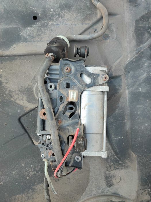 Компресор въздушно окачване Mercedes W212 W204