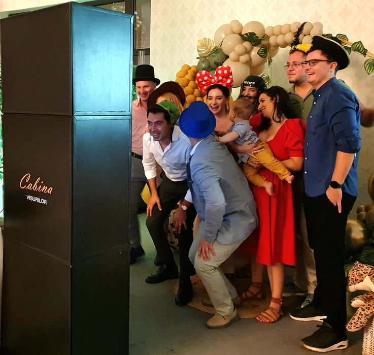Cabina foto si invitatii evenimente
