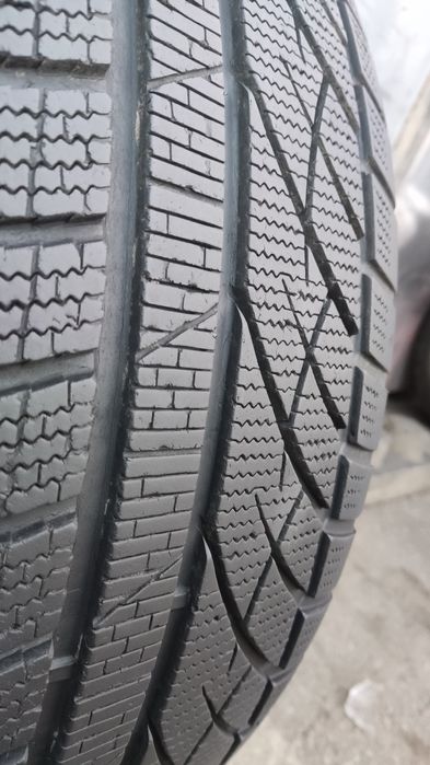 1брой зимна гума 235/60/18 Momo SUV
dot21
6.6mm
Добро състояние на гум