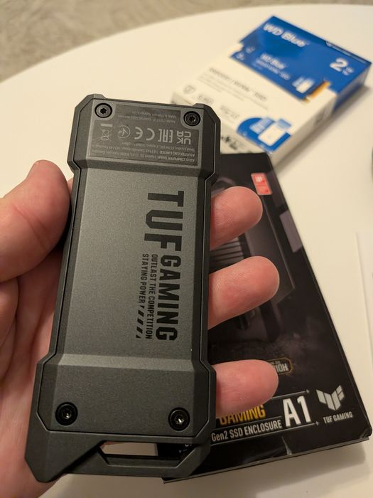 Rack SSD Asus Tuf Gaming și SSD WD Blue M2 2TB