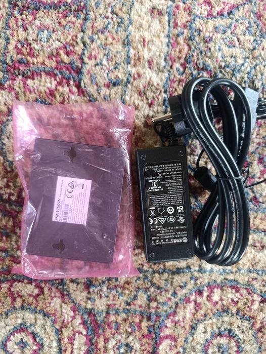 Коммутатор Hikvision PoE на 4 порта