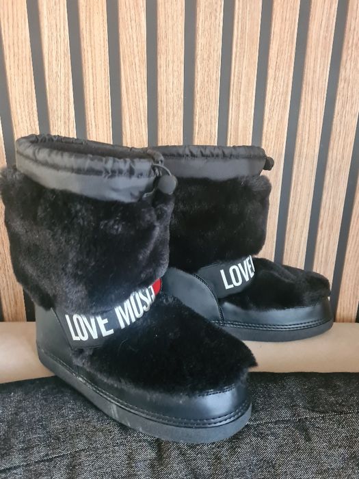 Vand cizme noi de zapada