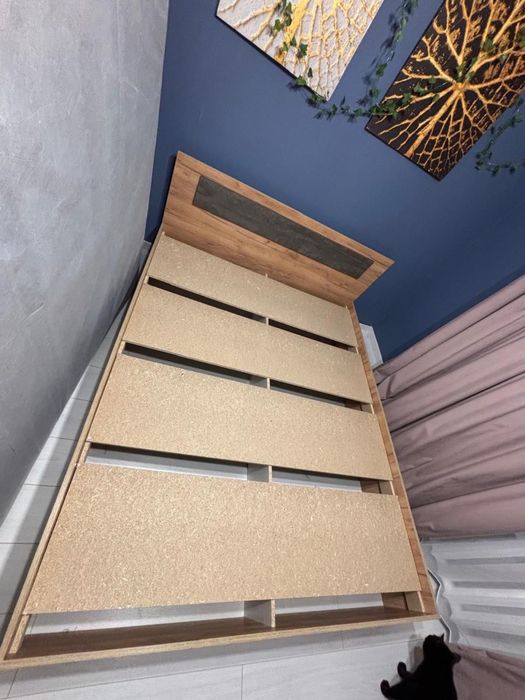 Продам 2х спальную кровать