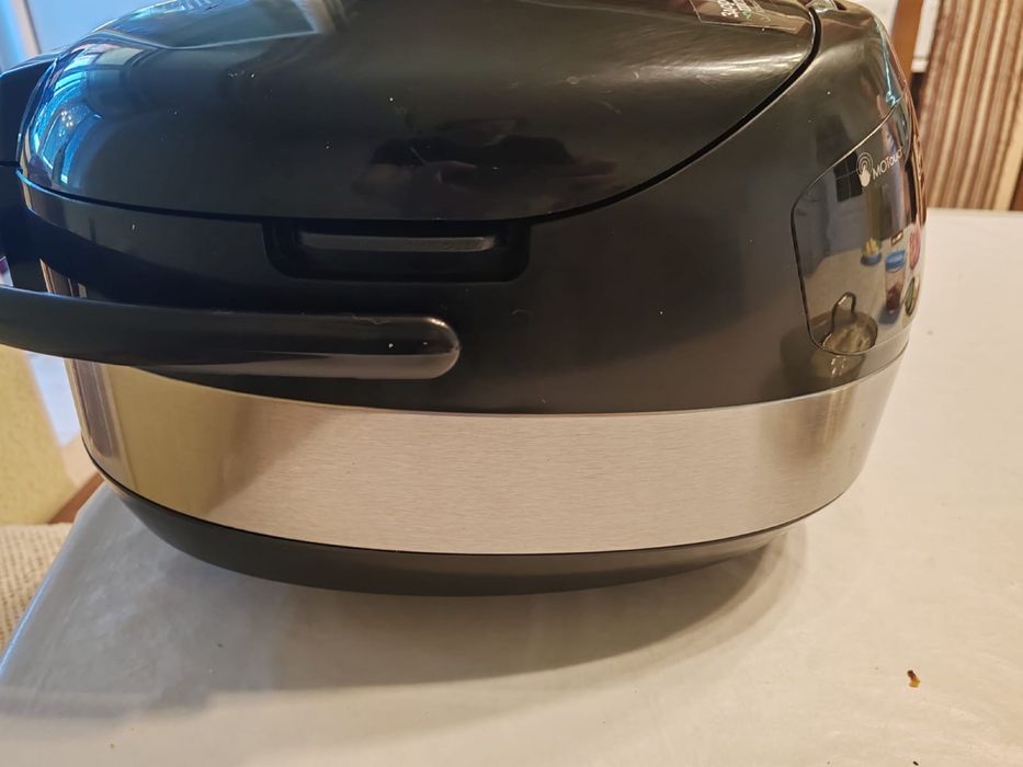 Продаю мультиварку Redmond