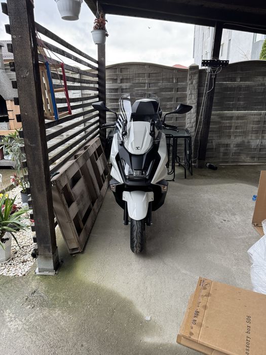 Scuter Kymko Skytown 125 plus echipament moto
