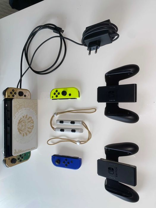 Nintendo Switch OLED Legend of Zelda Editie, + Joy-Cons si Accessori