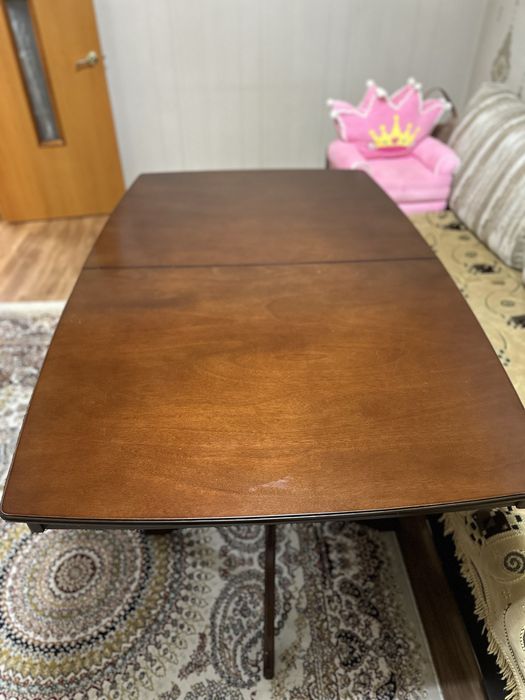 Стол для гостинной