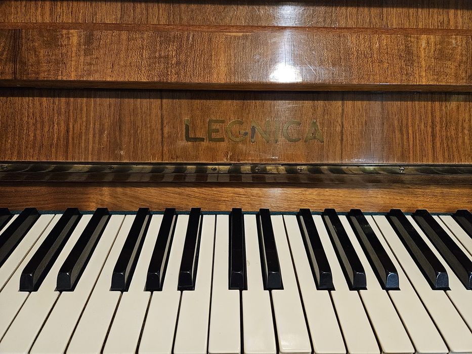 Продам пианино"legnica"