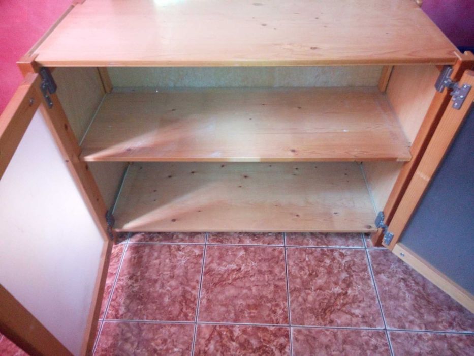 Dulap / Comodă din lemn masiv cu rafturi (2 bucăți disponibile)