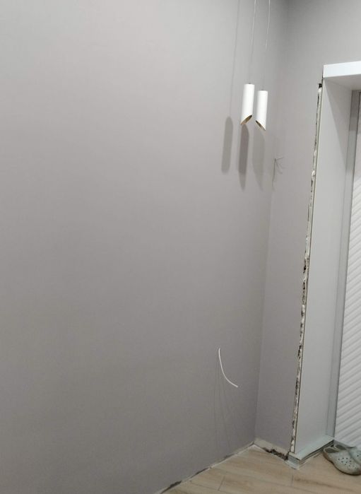 Поклейка обоев и галтелей