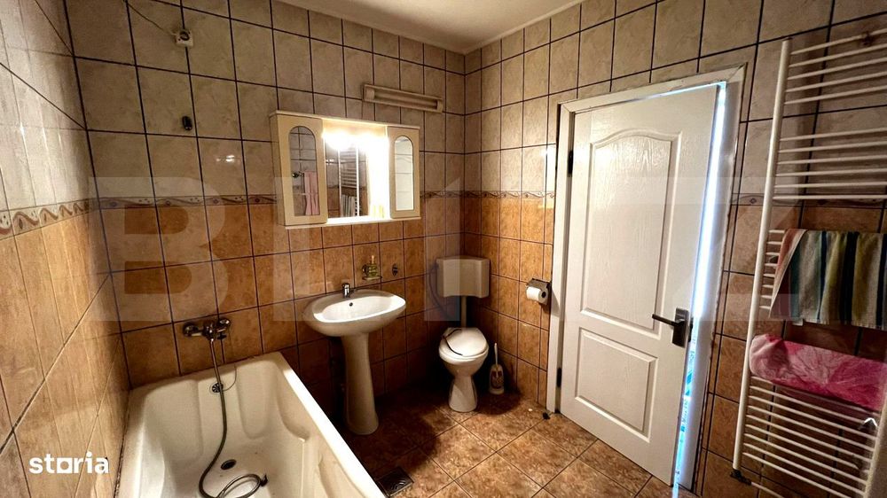 Casa de vanzare 7 camere, 300 mp utili, teren 839 mp, zona centrala