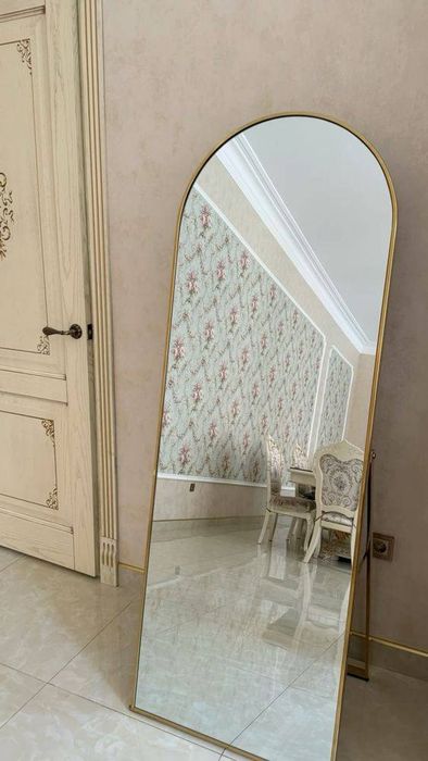 Напольное зеркало — стильный акцент и удобство в одном