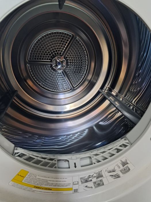 Vînd uscător de rufe LG.