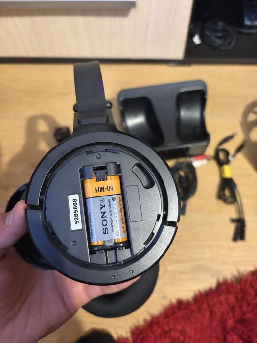 Pachet 2 Perechi Căști Wireless TV Sony (MDR-RF855RK + MDR-RF811RK) cu Stații de Încărcare