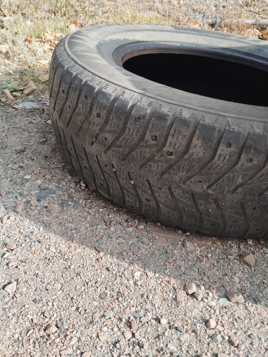 Продам резину 215*70 R16