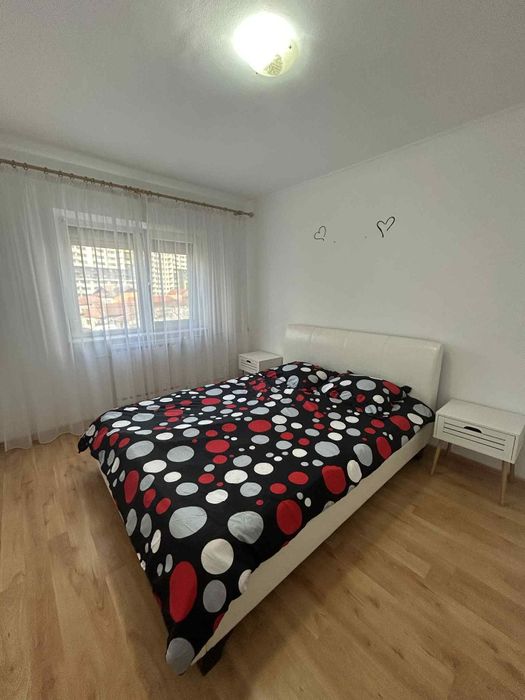 Închiriez apartament 3 camere