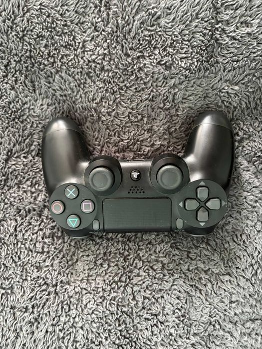 PlayStation 4 + DualShock 4 Controller