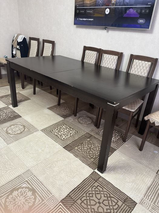 Продается Стол В хорошем качестве